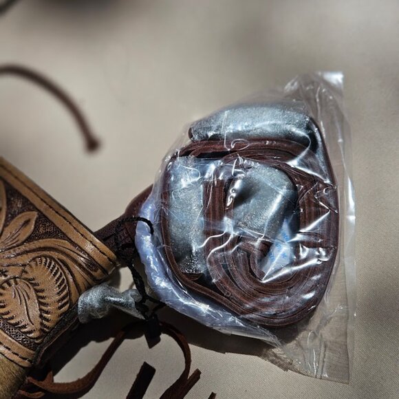 Beautiful Hand Tooled Concealed Carry Handbag - Picture 6 of 9